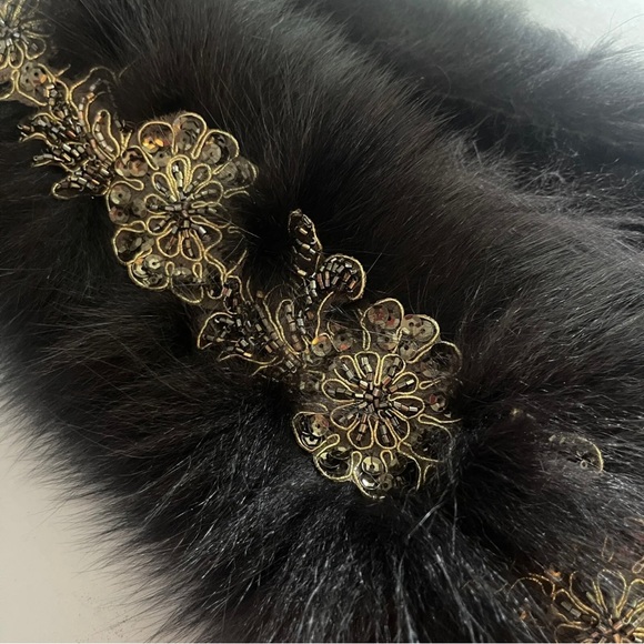 Adrienne Landau Black Fox Fur Scarf Gold Sequin Beaded Flower Embellished Collar - Picture 3 of 6